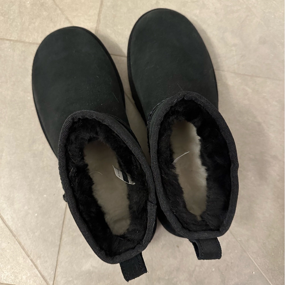 UGG Ultra Mini Boots Black 8 NIB - Picture 4 of 7